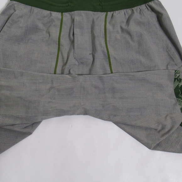 Lululemon T.H.E. Short 9" *Reversible Hot House Loden Green Multi / Grid Lines M - Picture 8 of 12